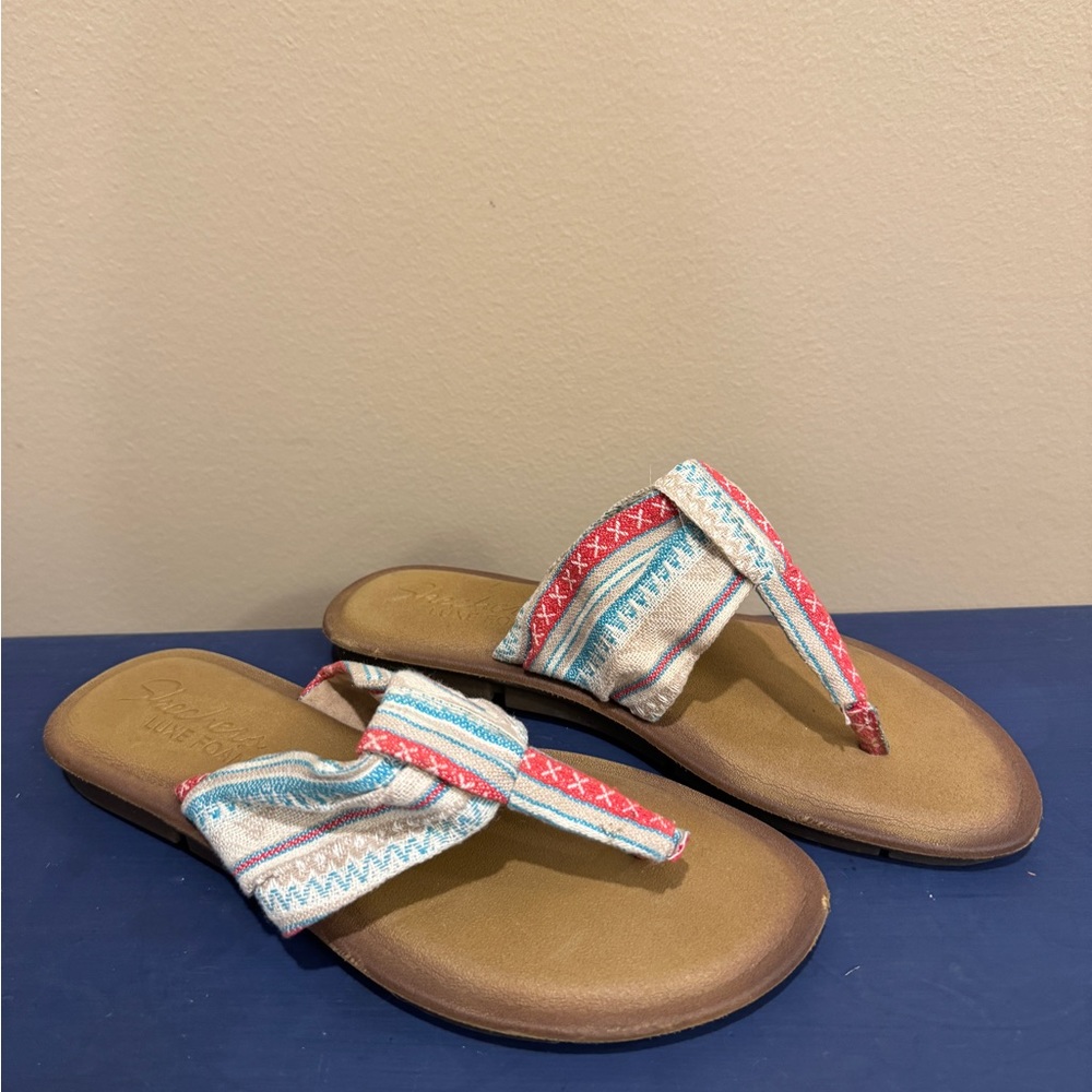 Sketchers sz 7 luxe foam flip flop beach sandal Aztec